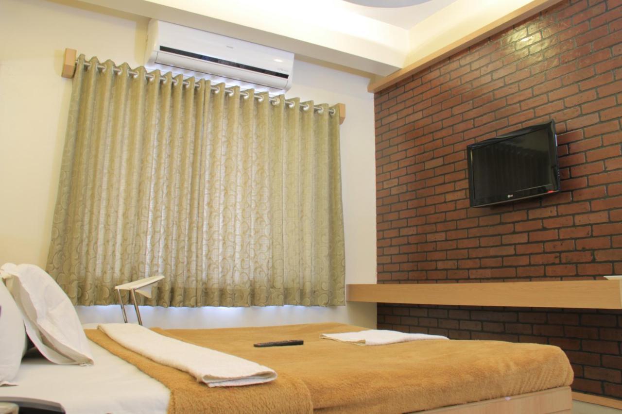 Hotel Sai Gurusthan Shirdi Exterior foto