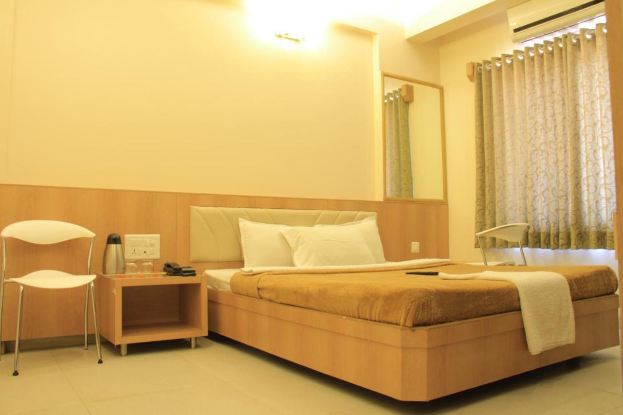 Hotel Sai Gurusthan Shirdi Exterior foto