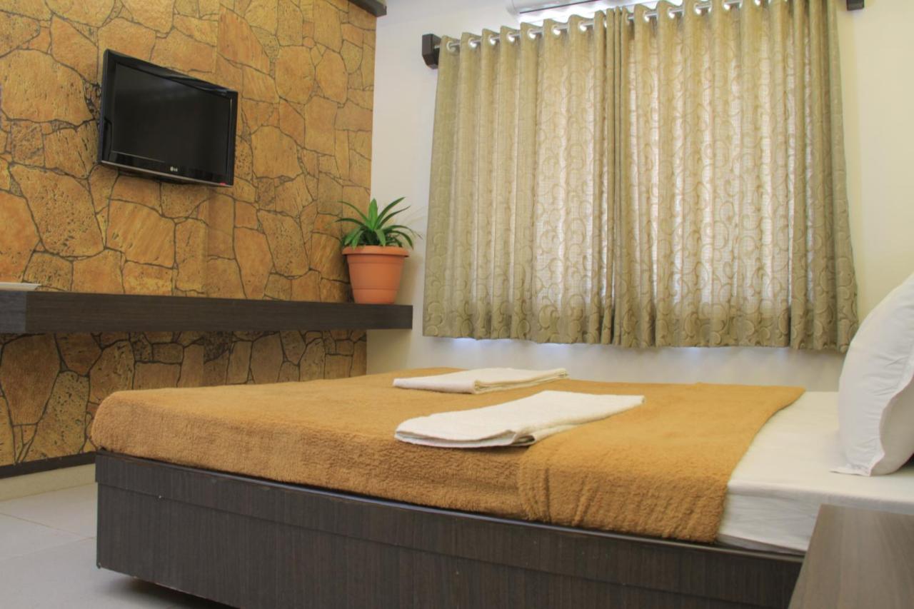 Hotel Sai Gurusthan Shirdi Exterior foto