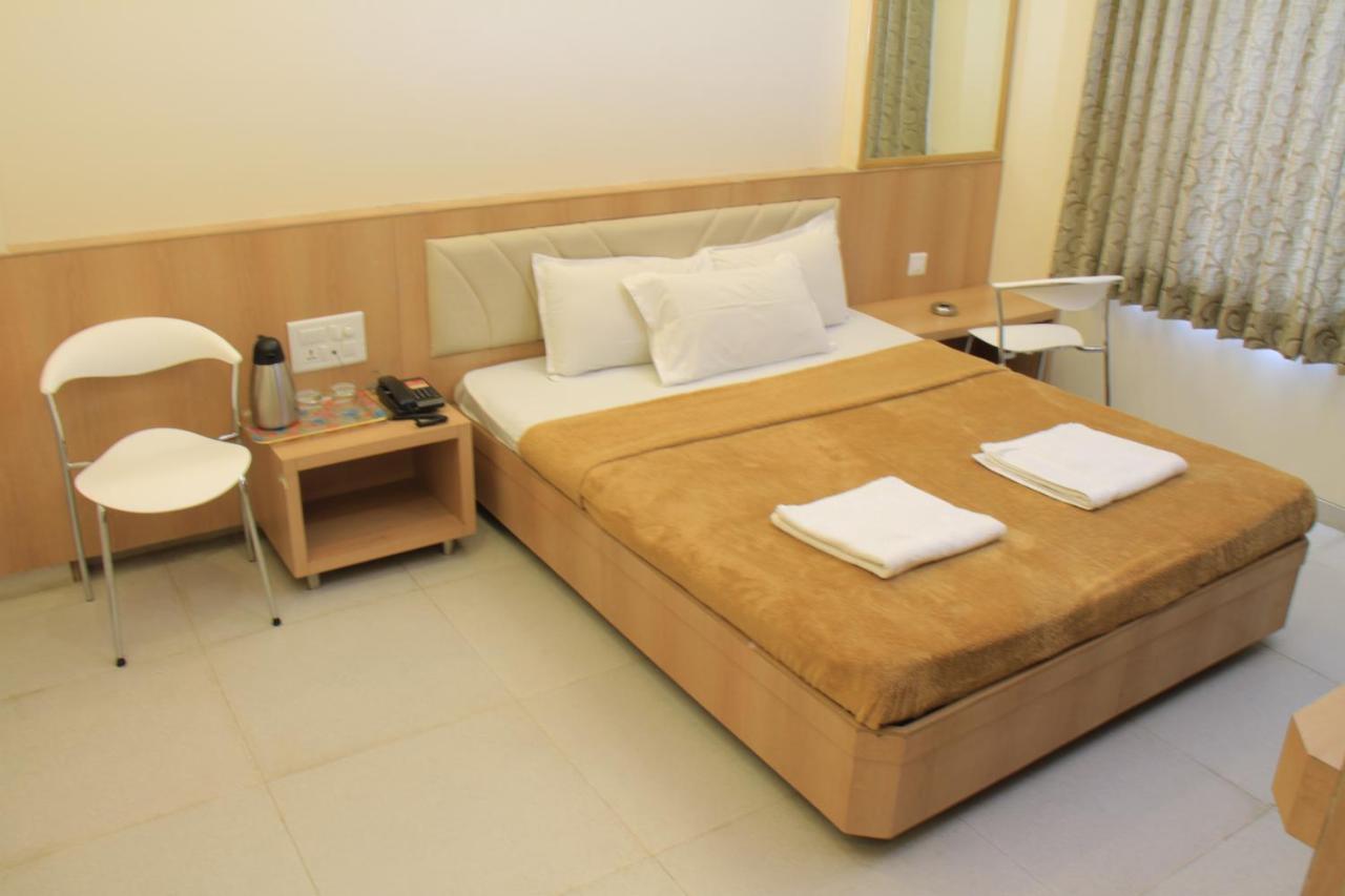 Hotel Sai Gurusthan Shirdi Exterior foto